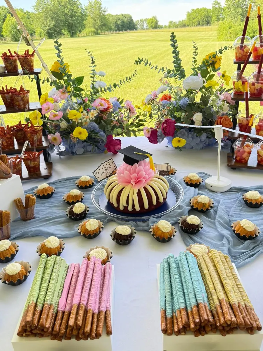 Mesa decorada en una celebración organizada por Perfect Party Planner Lex
